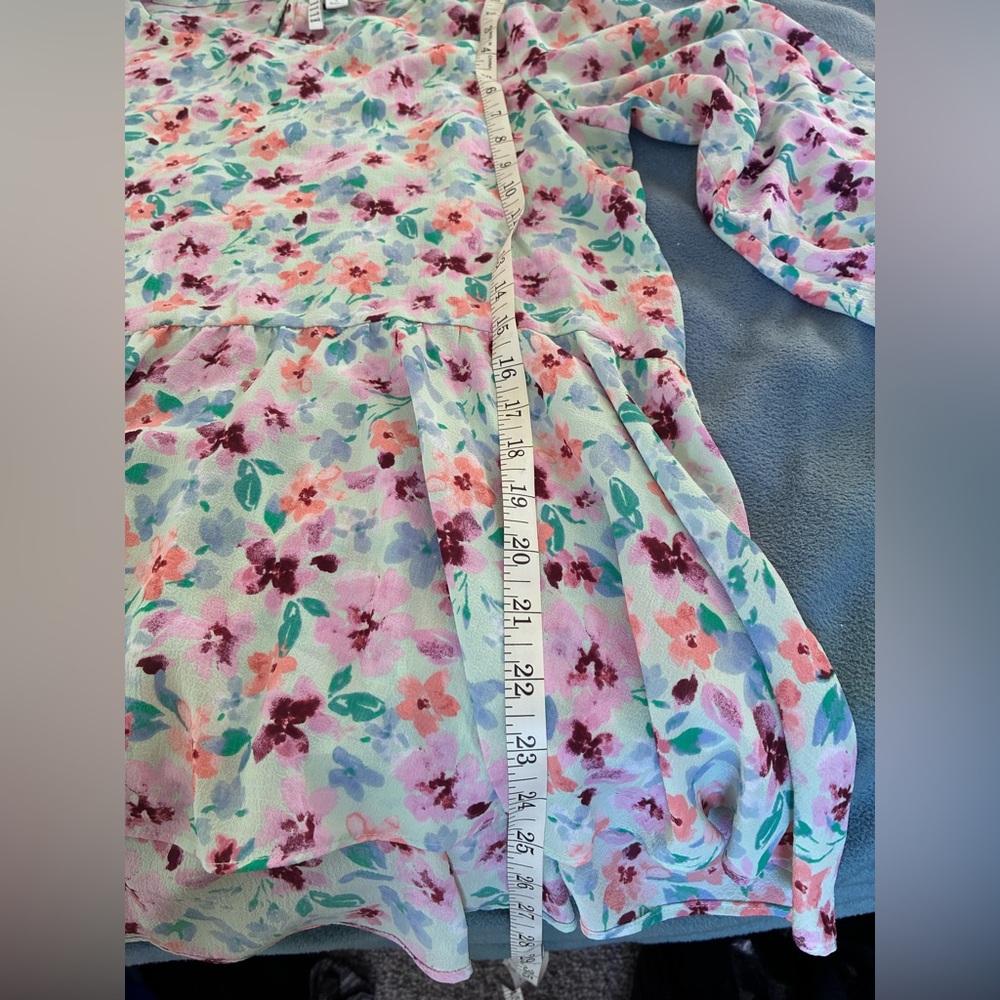 Elle Colorful Floral Top size large hi lo - Picture 3 of 4